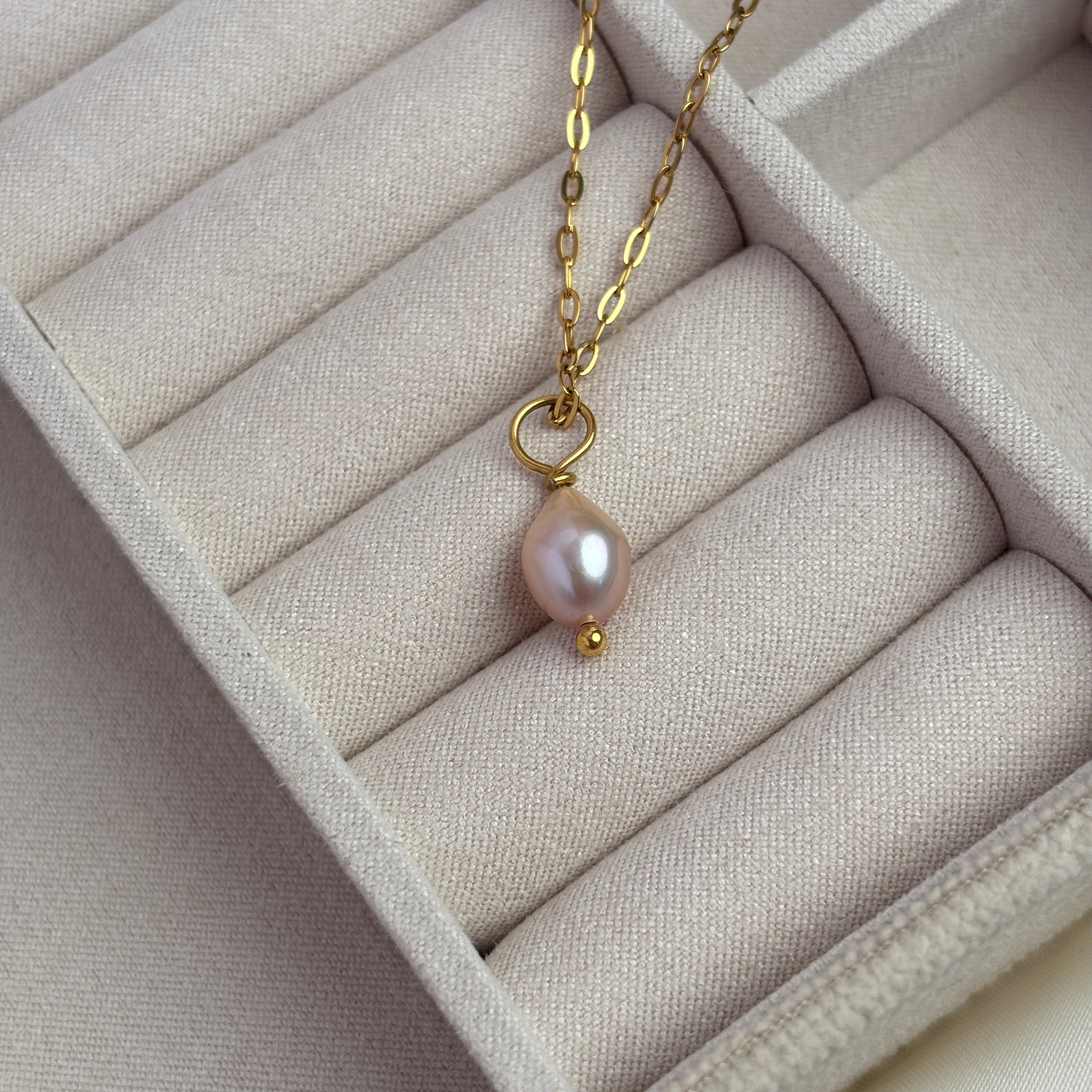 Anhänger#Farbe_Gold