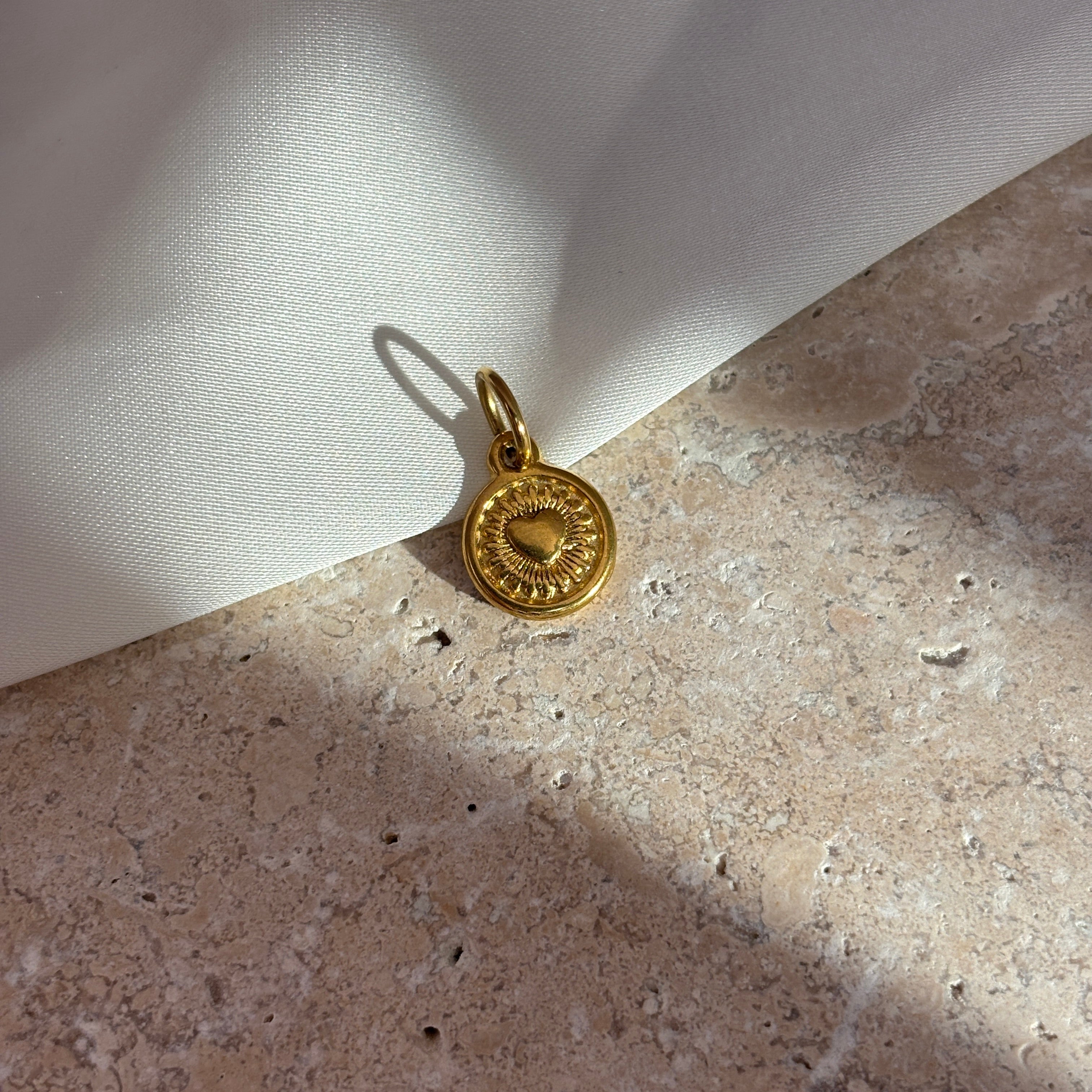 Anhänger#Farbe_Gold