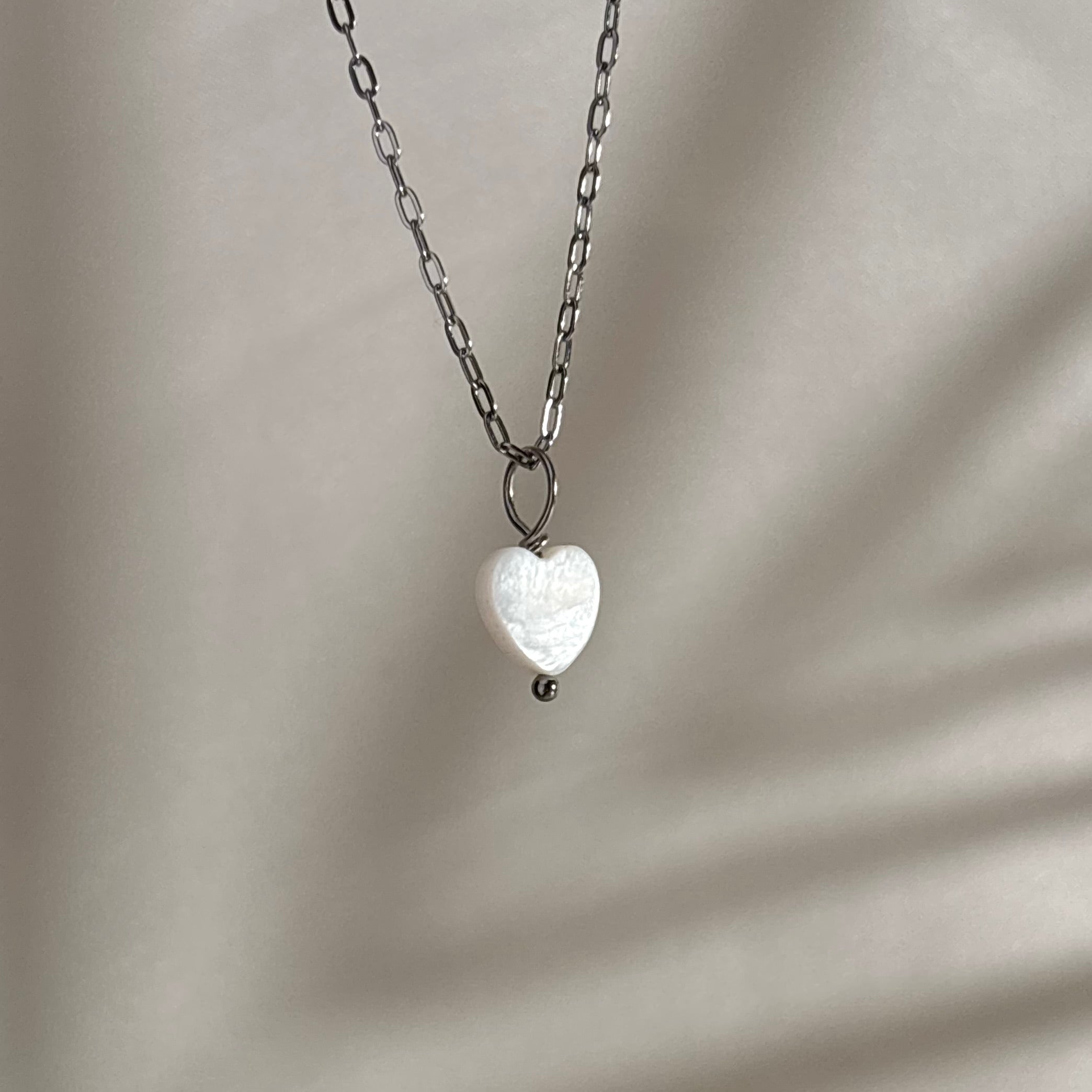 Perlmuttherz#Farbe_Silber