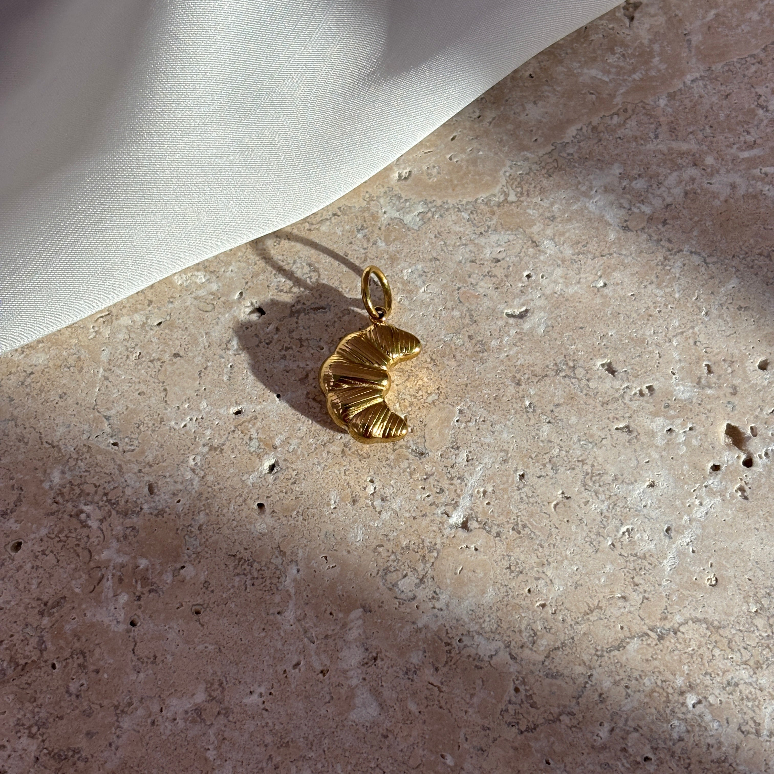 Anhänger#Farbe_Gold
