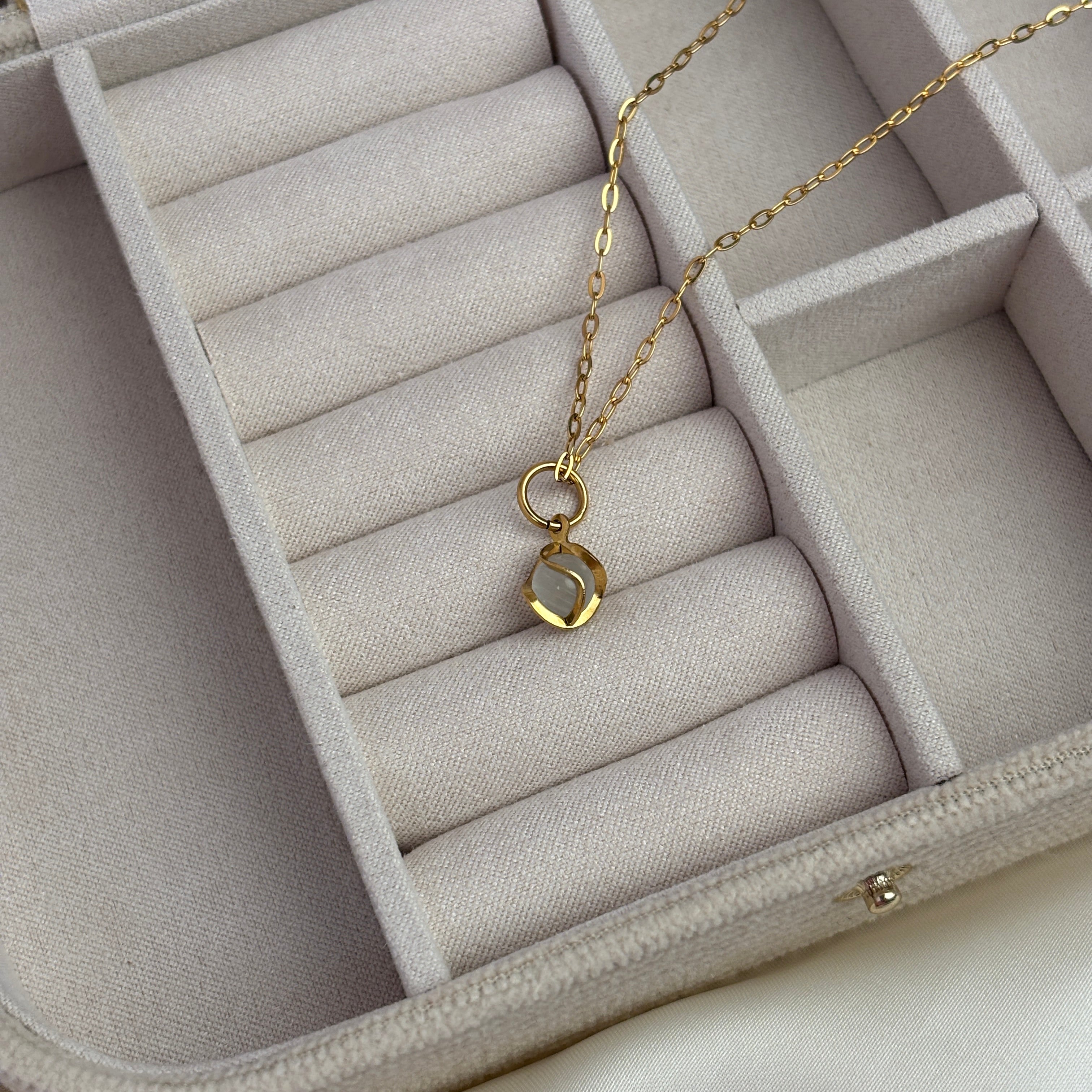 Anhänger#Farbe_Gold