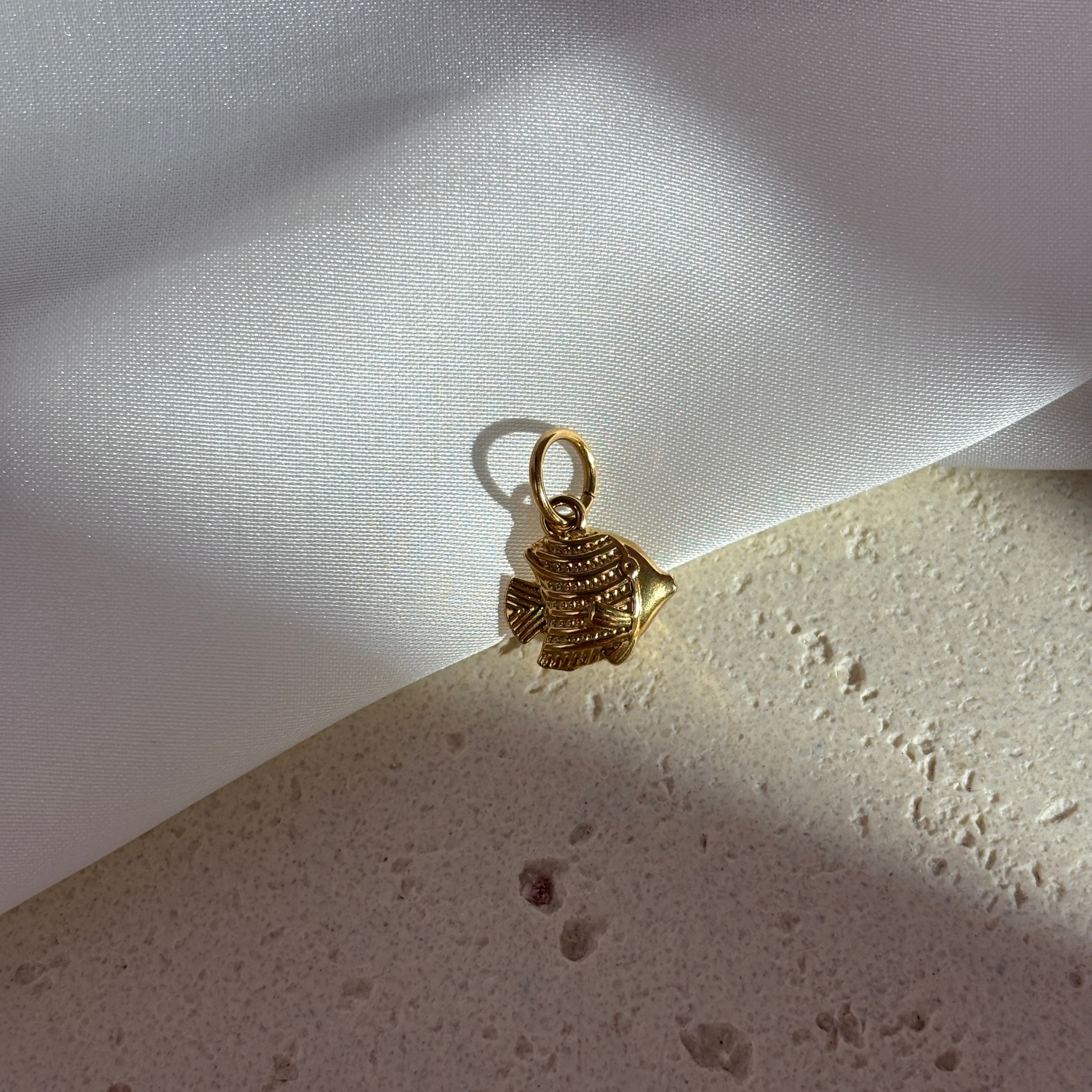 Anhänger#Farbe_Gold
