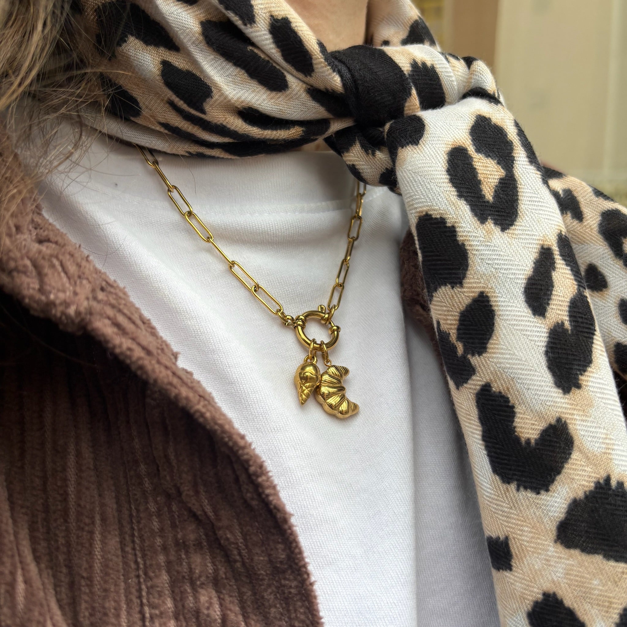 Anhänger#Farbe_Gold