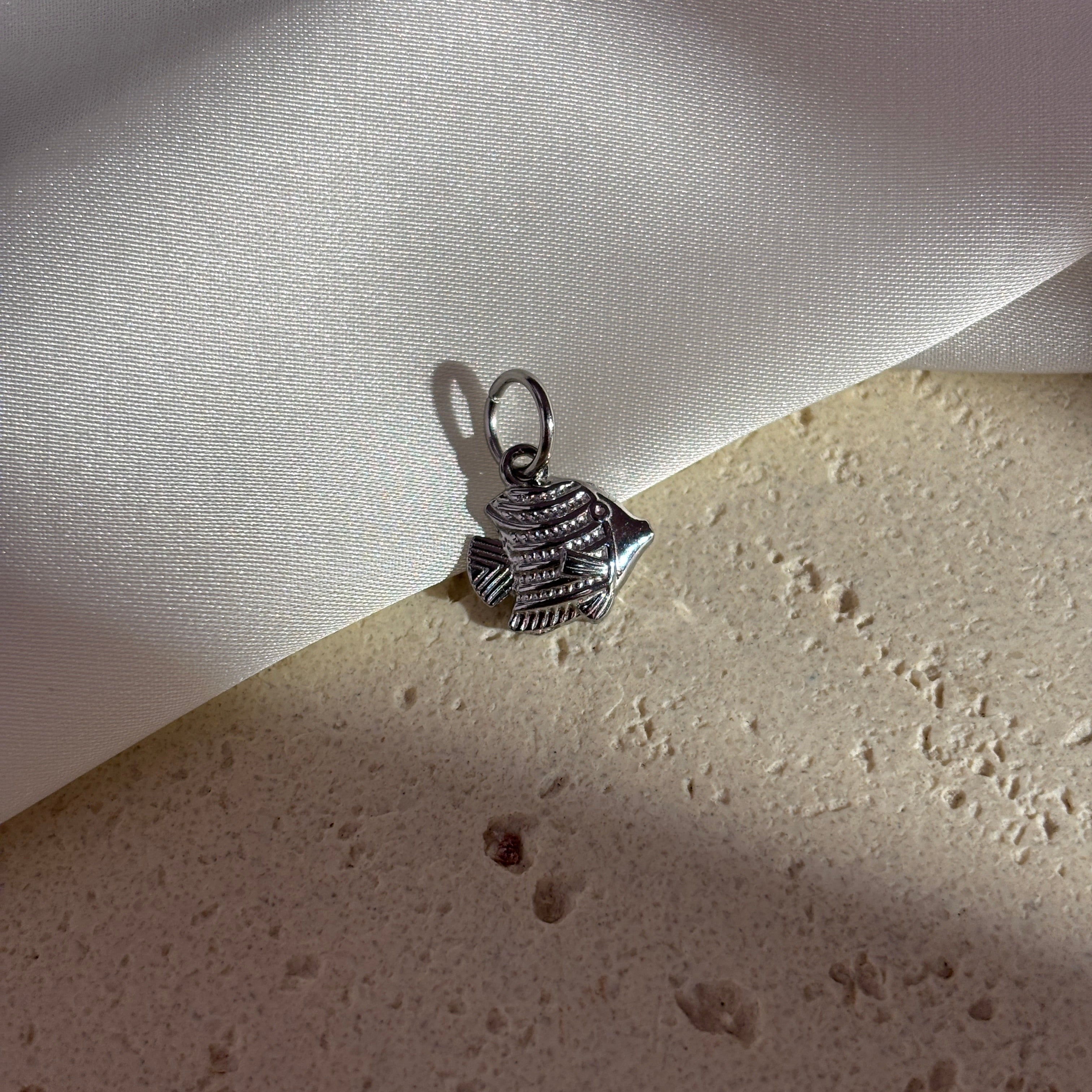Anhänger#Farbe_Silber