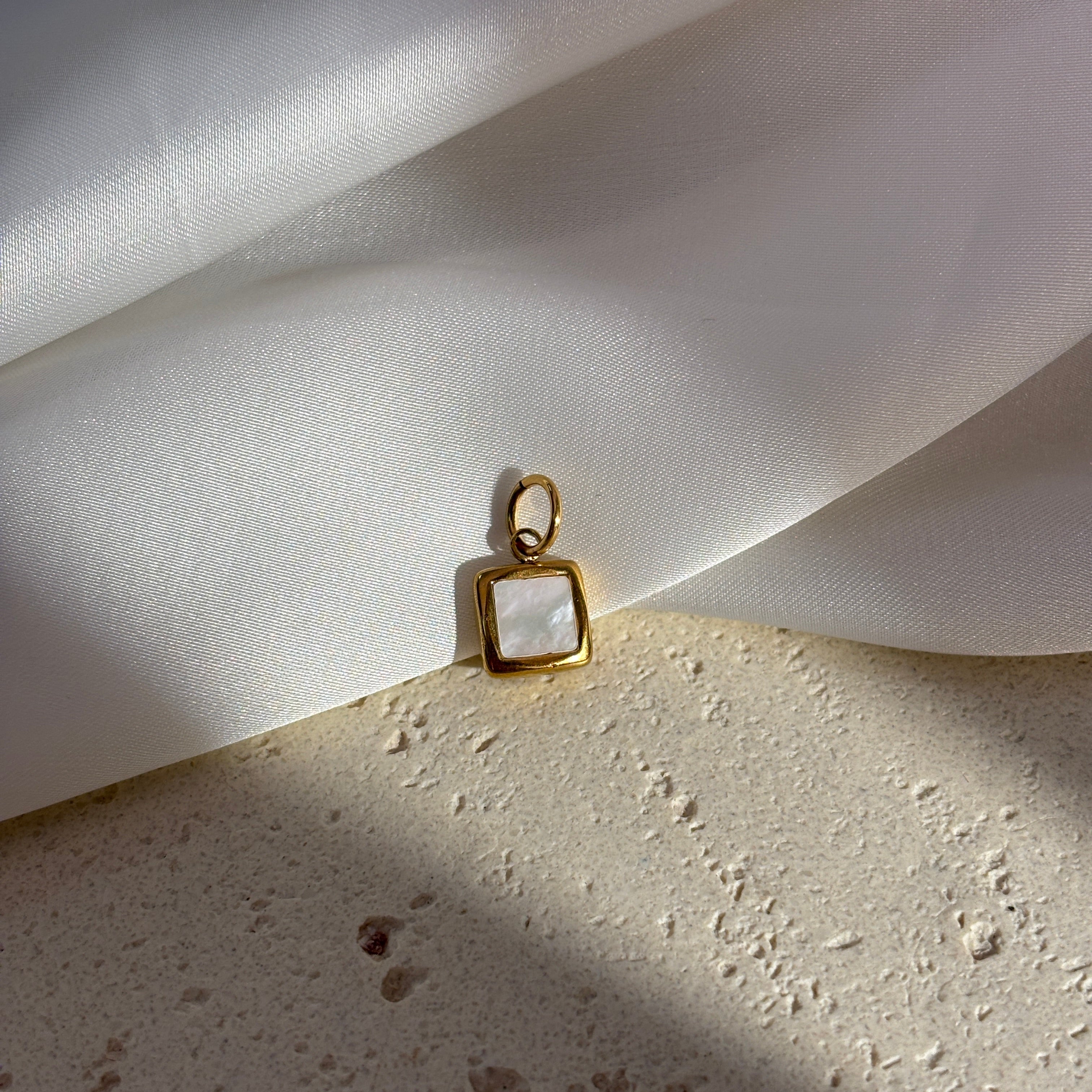 Anhänger#Farbe_Gold