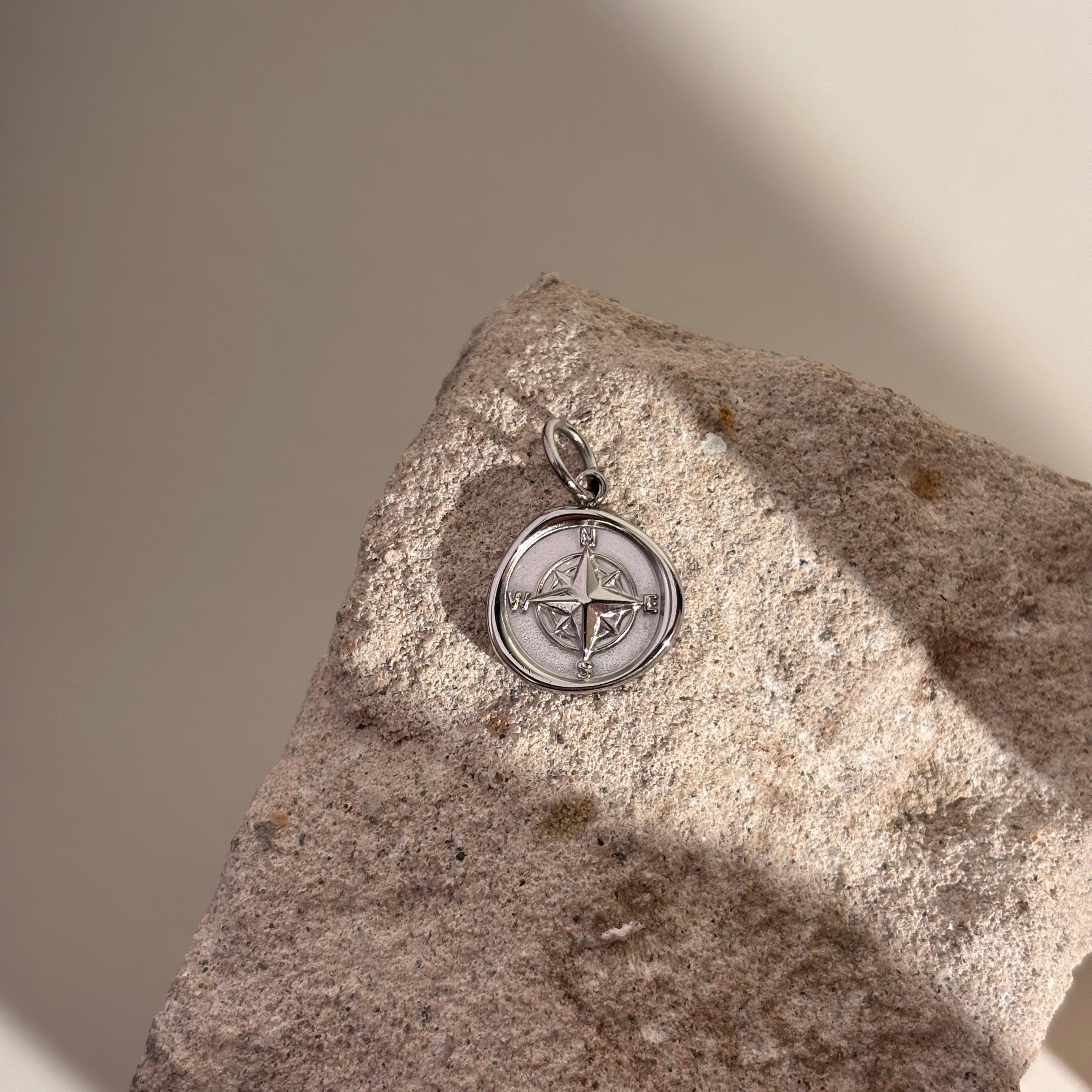 Kompass#Farbe_Silber